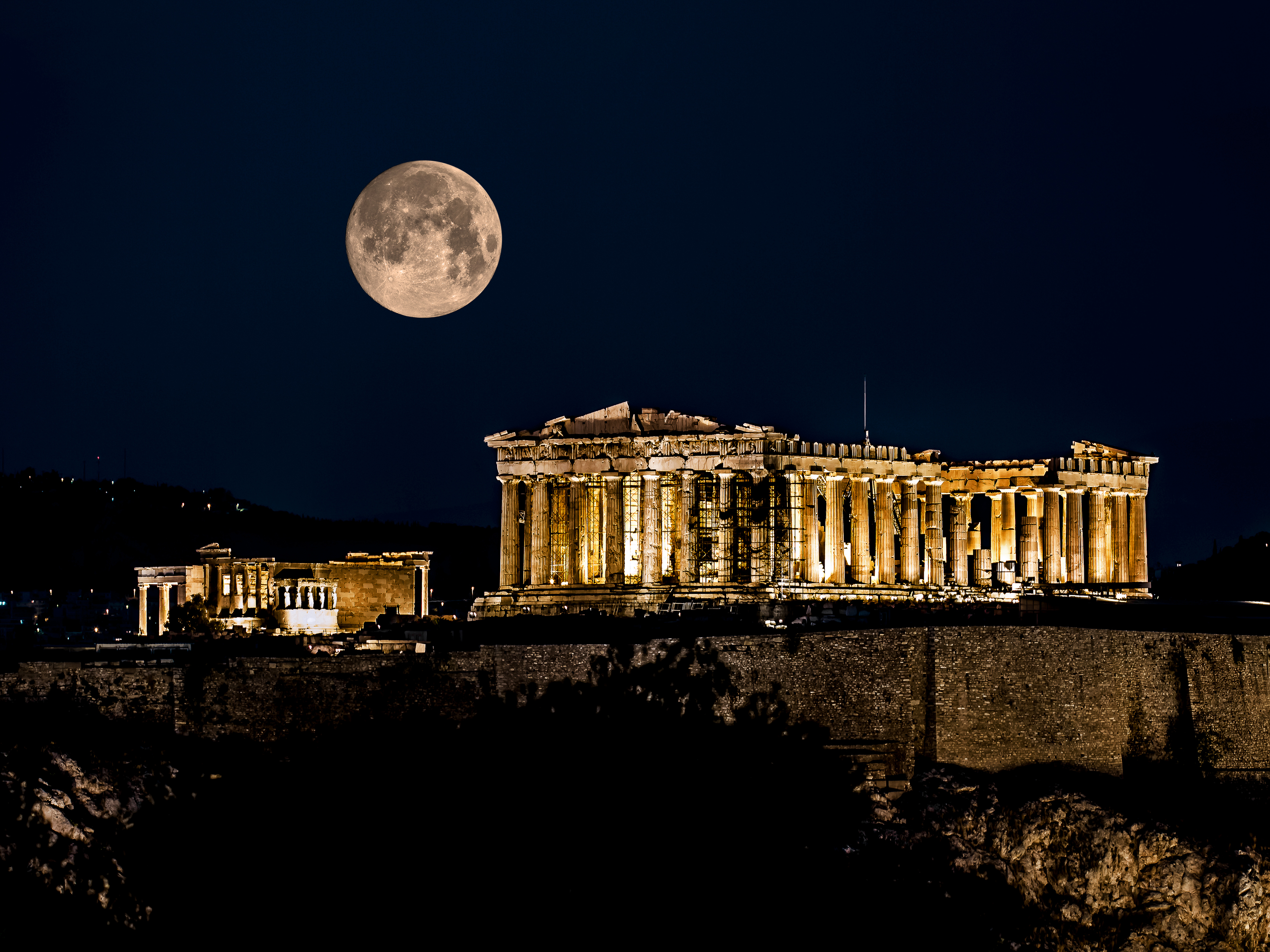 places to visit in athens in night